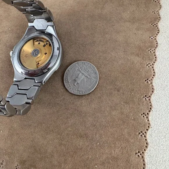 Vintage Bulova Man’s Accutron AccuQuartz 17 Jewel Self Winding Watch T9 - Picture 7 of 9
